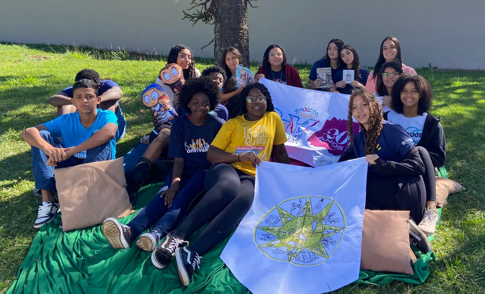 Imagem Mala peregrina chega à nossa escola na celebração dos 20 anos da PJM